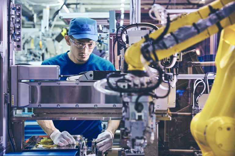 Autoliv production line with robotic assembly